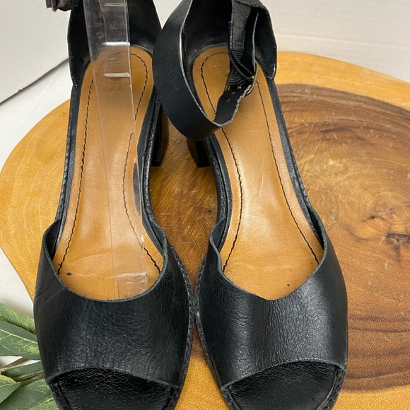 Via Mia Leather Ankle Strap Heeled Sandals - Picture 3 of 8